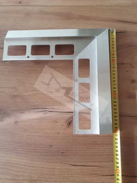 Roh Havos k okapnicvému profilu  40mm vnější hliník přírodní 